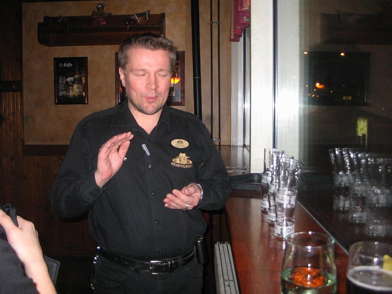 kodetalvi 019.jpg - Palkintolasit ja kuvitteellinen Campari-pullo